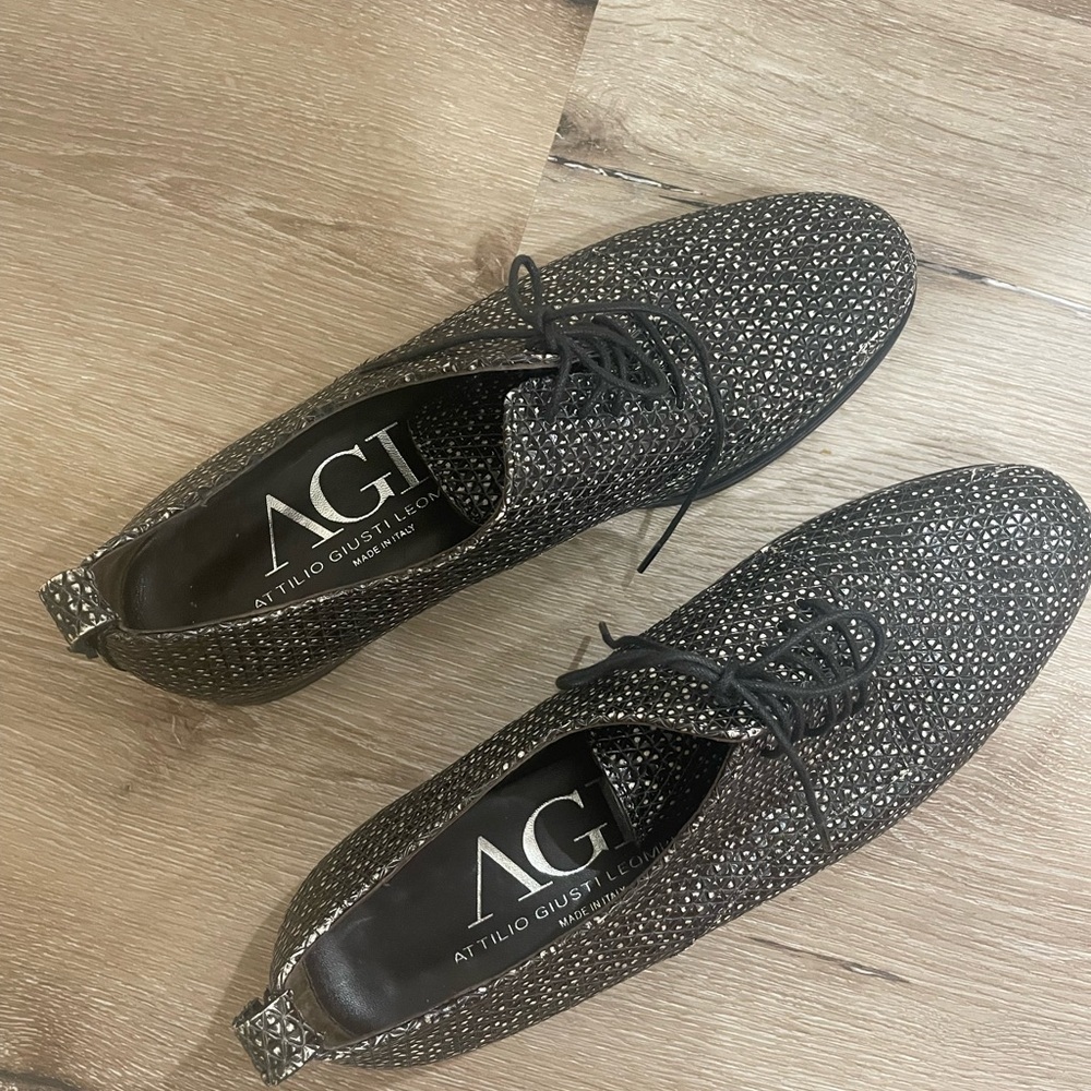 AGL Women’s Black and White Italian Leather Oxford Shoes Size 7